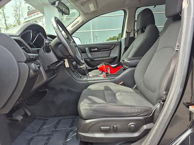 Used 2017 Chevrolet Traverse - photo 2