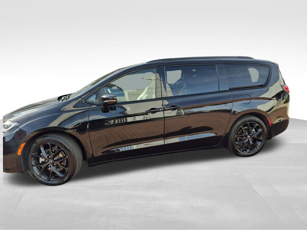 Used 2025 Chrysler Pacifica - photo 5