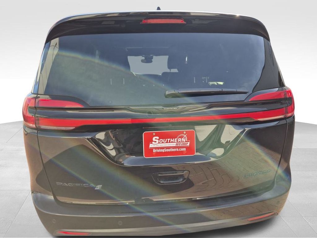 Used 2025 Chrysler Pacifica - photo 7