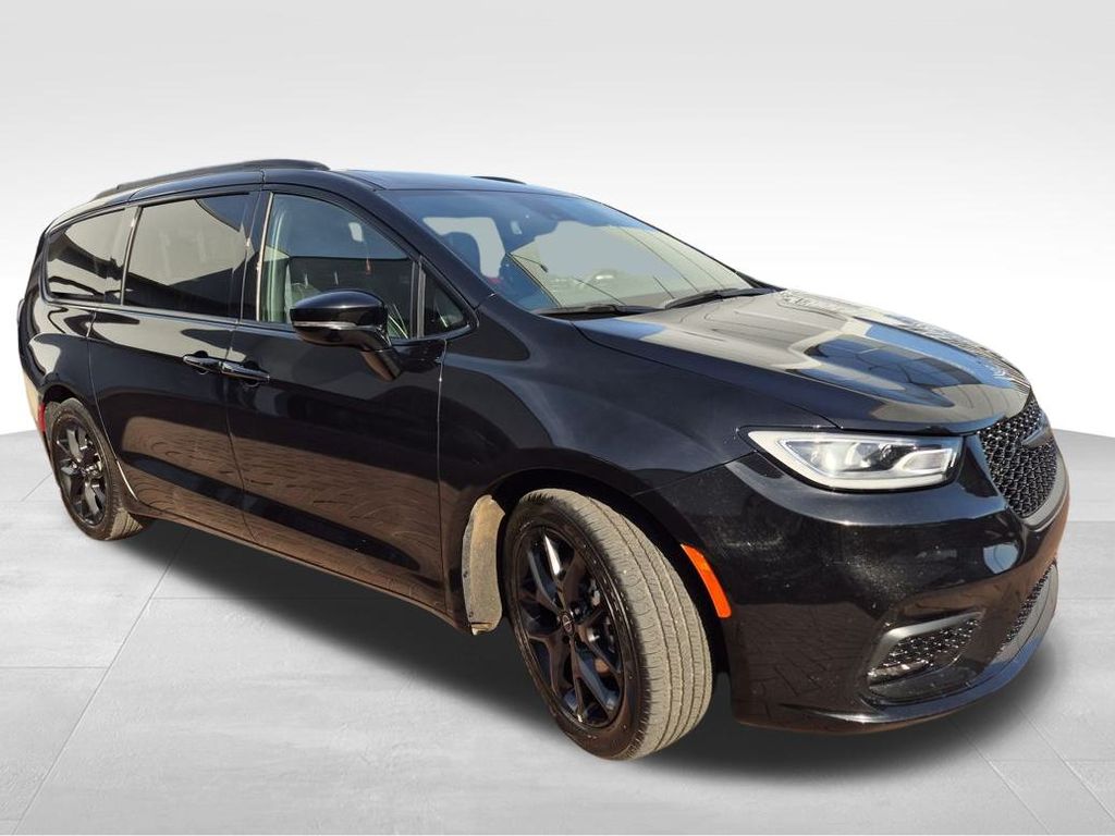 Used 2025 Chrysler Pacifica - photo 9