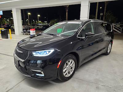 Used 2024 Chrysler Pacifica - photo 1