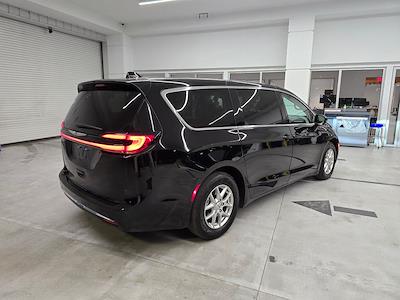 Used 2024 Chrysler Pacifica - photo 1