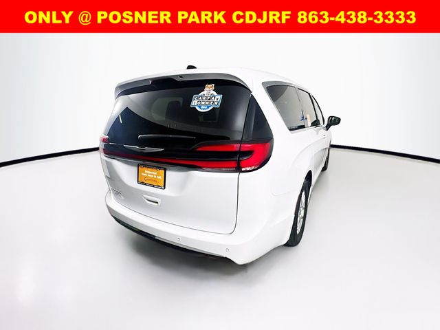 Used 2023 Chrysler Pacifica - photo 9