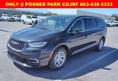 Used 2023 Chrysler Pacifica - photo 2