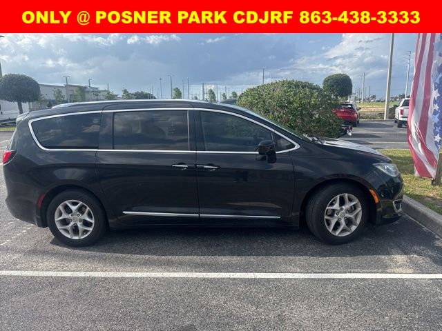 Used 2018 Chrysler Pacifica - photo 2