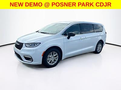 Used 2026 Chrysler Pacifica - photo 1