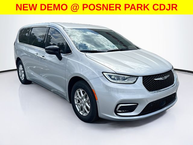 Used 2026 Chrysler Pacifica - photo 5
