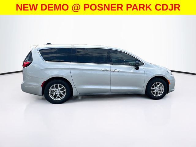 Used 2026 Chrysler Pacifica - photo 6