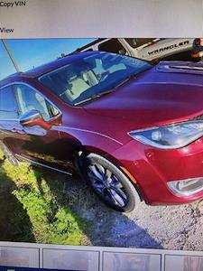 Used 2018 Chrysler Pacifica - photo 1