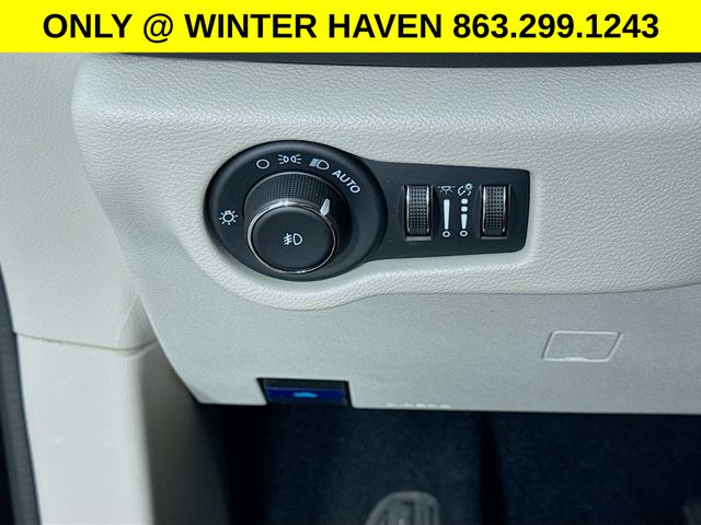 Used 2024 Chrysler Pacifica - photo 12