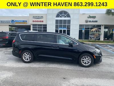 Used 2024 Chrysler Pacifica - photo 2