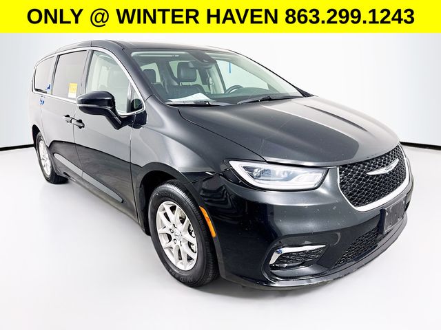 Used 2024 Chrysler Pacifica - photo 1