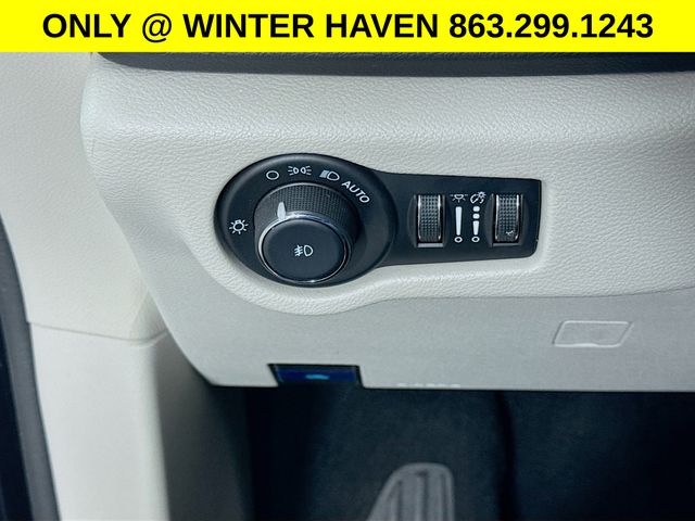 Used 2024 Chrysler Pacifica - photo 12