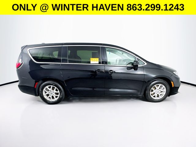 Used 2024 Chrysler Pacifica - photo 10