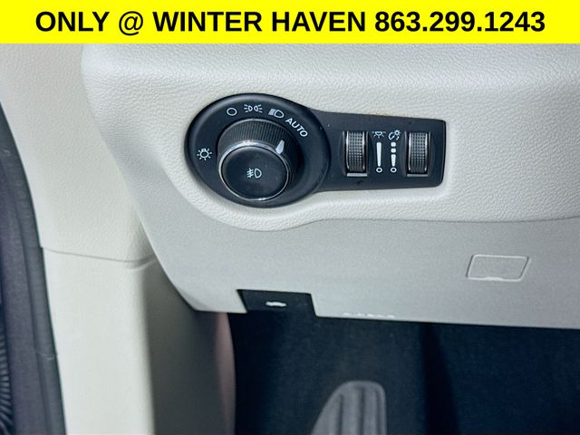 Used 2023 Chrysler Pacifica - photo 12