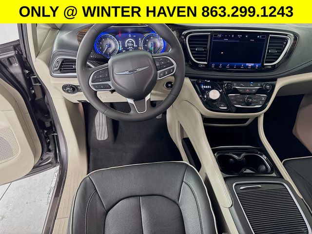 Used 2023 Chrysler Pacifica - photo 24