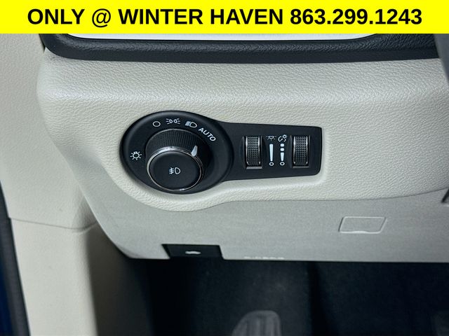 Used 2023 Chrysler Pacifica - photo 12