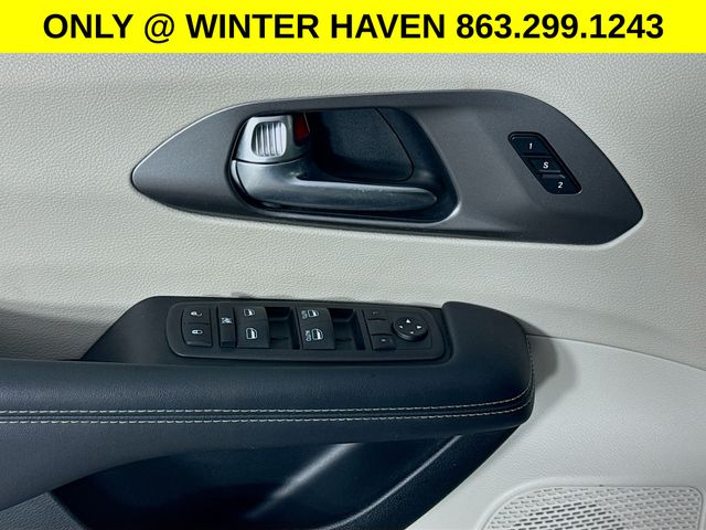 Used 2023 Chrysler Pacifica - photo 19