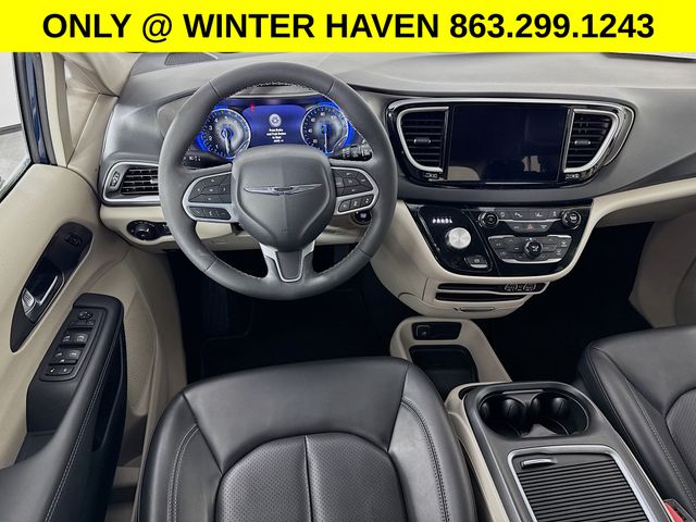 Used 2023 Chrysler Pacifica - photo 22