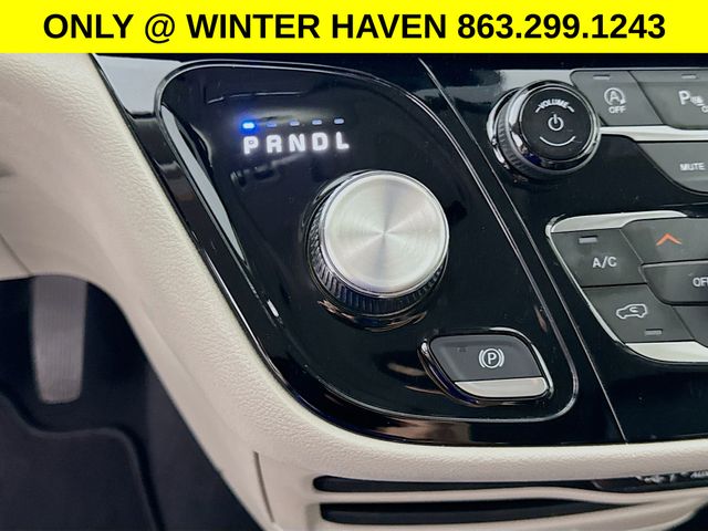 Used 2023 Chrysler Pacifica - photo 18