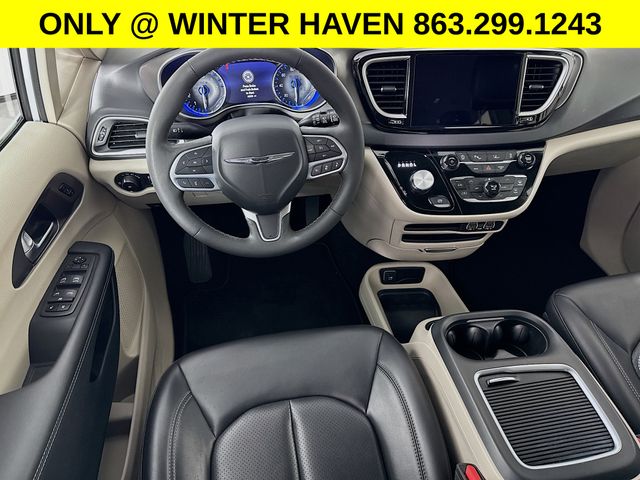 Used 2023 Chrysler Pacifica - photo 22
