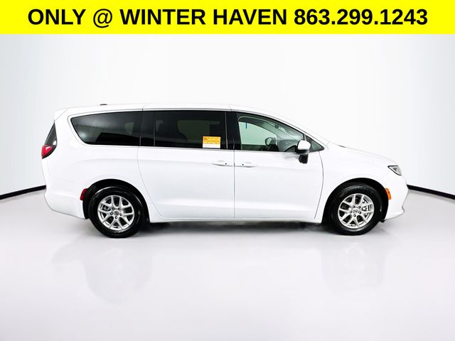 Used 2023 Chrysler Pacifica - photo 10