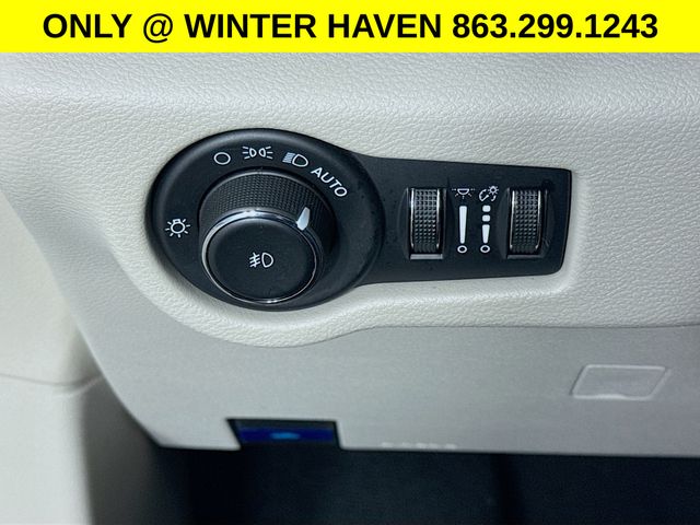 Used 2023 Chrysler Pacifica - photo 11
