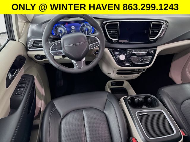 Used 2023 Chrysler Pacifica - photo 21