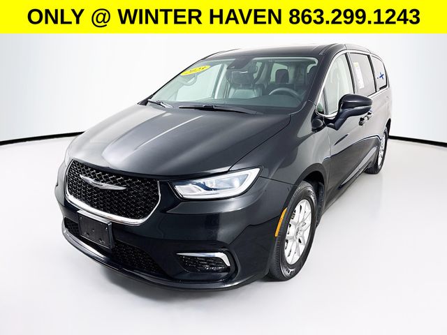 Used 2023 Chrysler Pacifica - photo 2