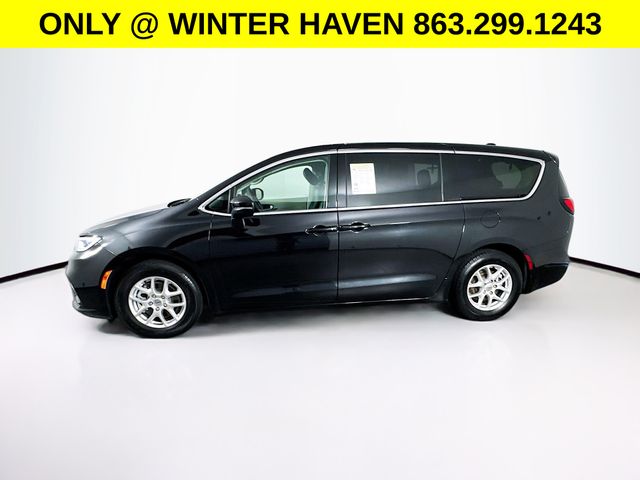 Used 2023 Chrysler Pacifica - photo 5