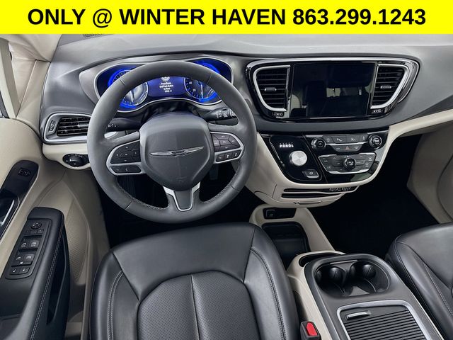 Used 2023 Chrysler Pacifica - photo 22