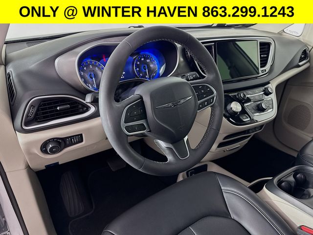 Used 2023 Chrysler Pacifica - photo 11