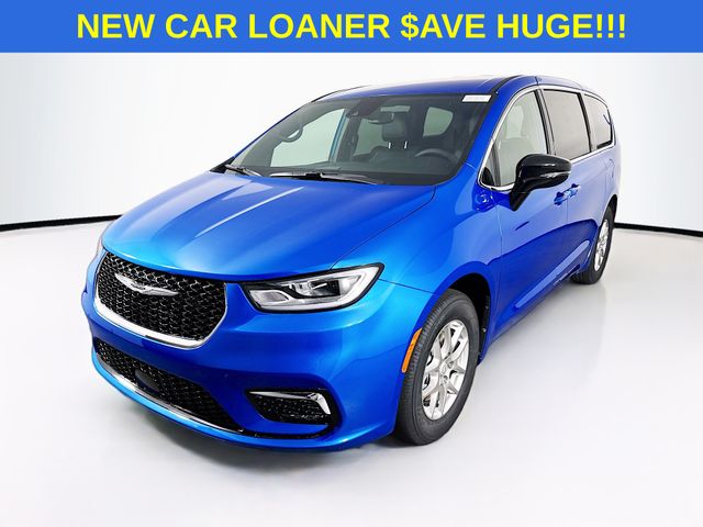 Used 2026 Chrysler Pacifica - photo 7