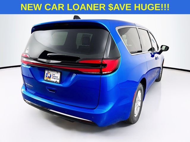 Used 2026 Chrysler Pacifica - photo 2