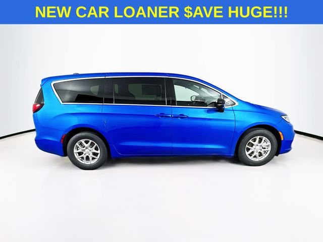 Used 2026 Chrysler Pacifica - photo 10