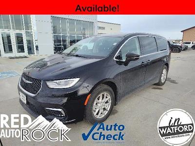 Used 2024 Chrysler Pacifica - photo 1