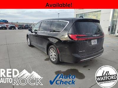 Used 2024 Chrysler Pacifica - photo 1