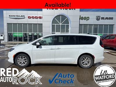 Used 2023 Chrysler Voyager - photo 1
