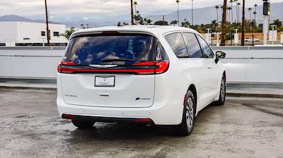 Used 2024 Chrysler Pacifica Select Minivan for sale #FR4601 - photo 2