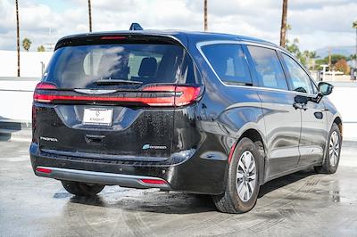 Used 2024 Chrysler Pacifica Select Minivan for sale #FR4953 - photo 2