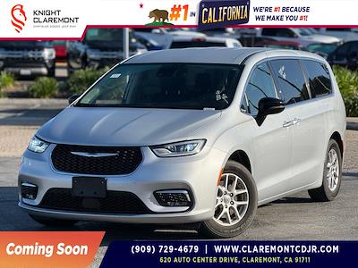 Used 2024 Chrysler Pacifica - photo 1