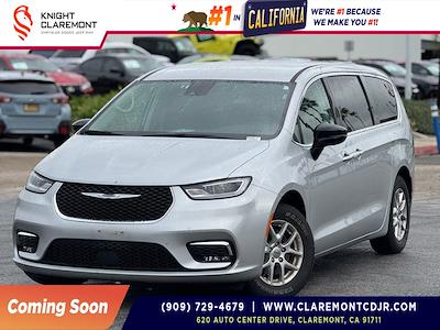 Used 2024 Chrysler Pacifica - photo 1