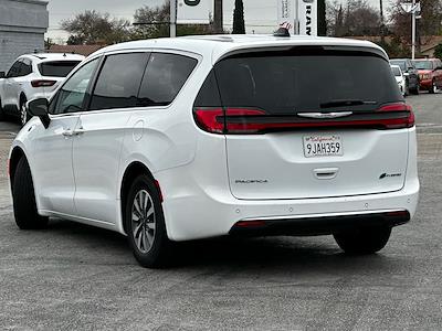 Used 2023 Chrysler Pacifica - photo 1