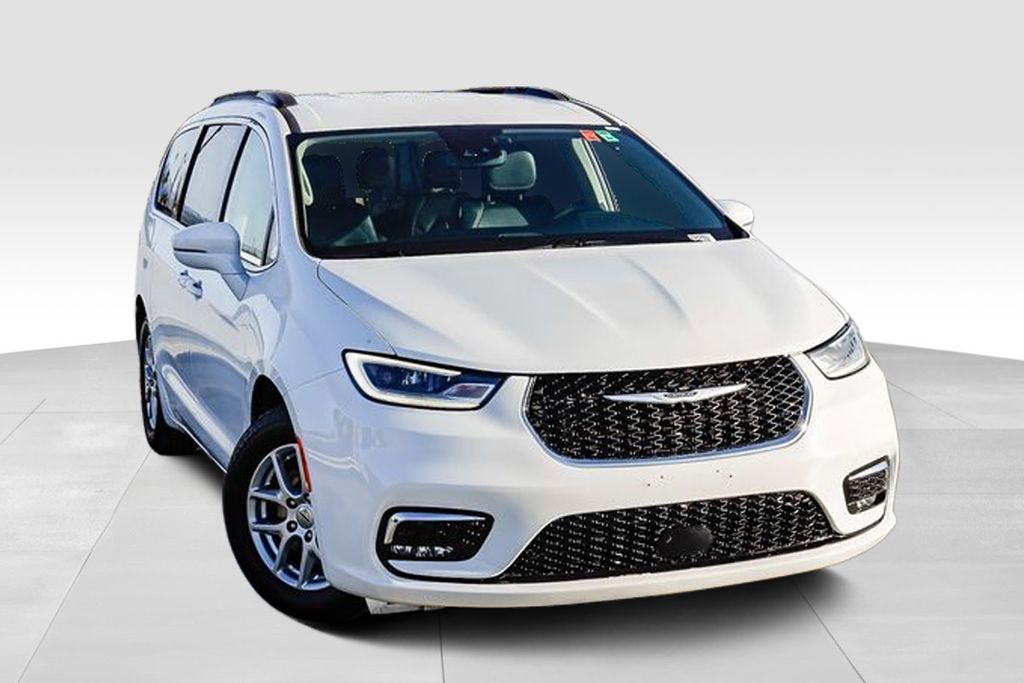 Used 2022 Chrysler Pacifica - photo 2