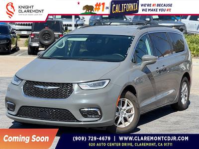 Used 2022 Chrysler Pacifica - photo 1