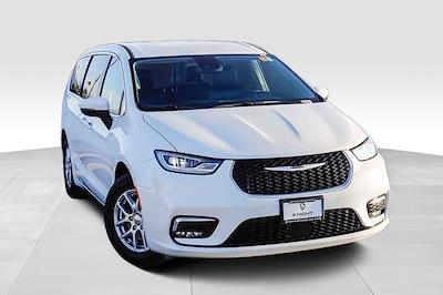 Used 2023 Chrysler Pacifica - photo 1