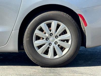 Used 2021 Chrysler Voyager - photo 1