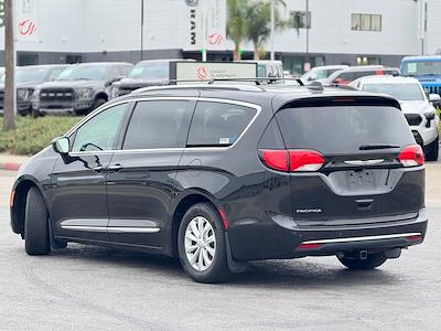 2018 Chrysler Pacifica FWD Minivan for sale #YT4054 - photo 2
