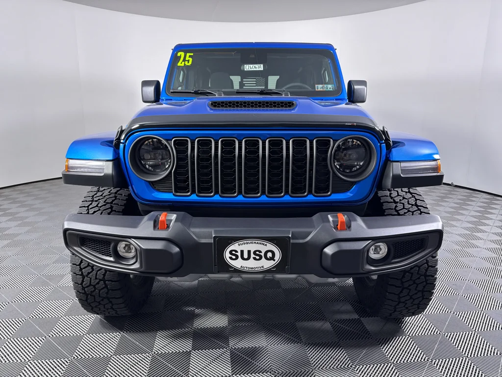 Used 2025 Jeep Gladiator - photo 5