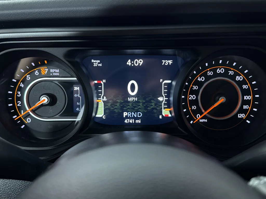 Used 2025 Jeep Gladiator - photo 14